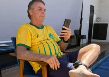 pl-sob-tornozeleira?-anda,-mas-nao-sai-do-lugar,-como-bolsonaro-em-casa