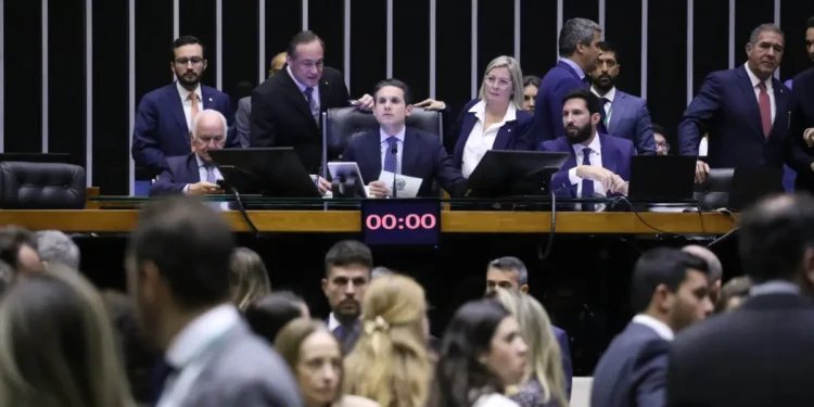 camara-aprova-urgencia-para-criacao-da-bancada-crista-com-398-votos-favoraveis