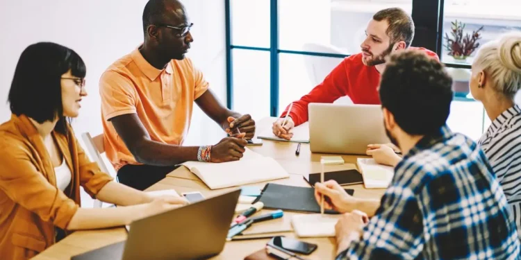 tres-signos-que-enfrentam-mais-desafios-no-ambiente-de-trabalho;-saiba-quais