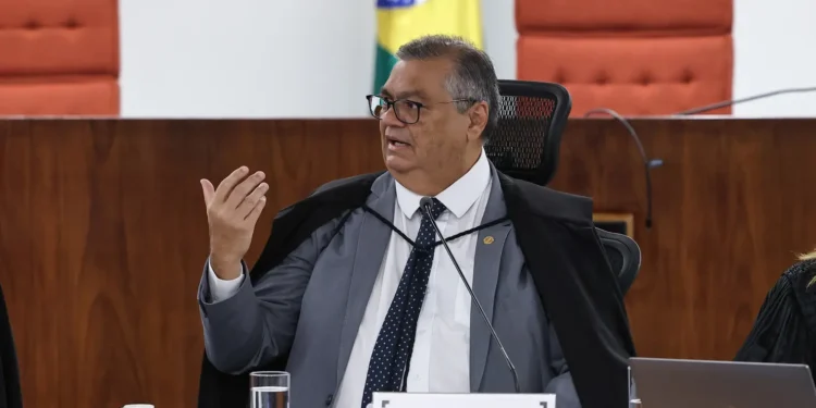 ministro-determina-que-stf-se-envolva-ate-em-obras-municipais