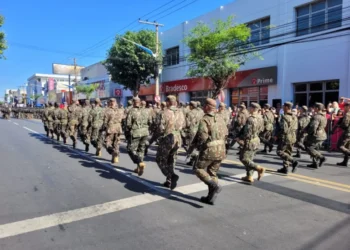 desfile-em-homenagem-aos-92-anos-de-goiania-reune-milhares-na-avenida-24-de-outubro