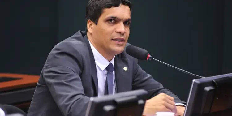 cabo-daciolo-anuncia-pre-candidatura-a-presidencia-da-republica-para-as-eleicoes-de-2026