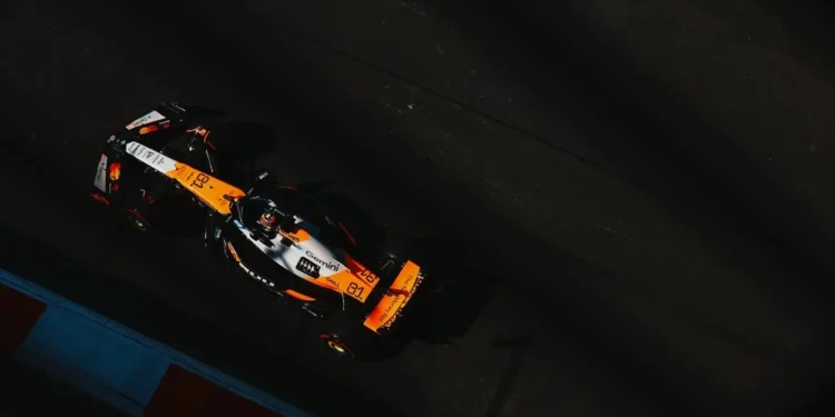 lando-norris-supera-leclerc-e-hamilton-e-larga-na-frente-no-gp-do-mexico