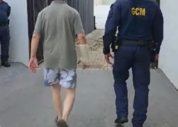 mulher-e-resgatada-pela-gcm-apos-sofrer-violencia-e-ser-expulsa-de-casa-no-setor-marista