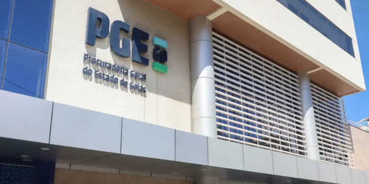 pge-go-abre-vagas-para-estagio-em-direito;-estudantes-tem-ate-esta-quarta-(29)-para-se-inscrever