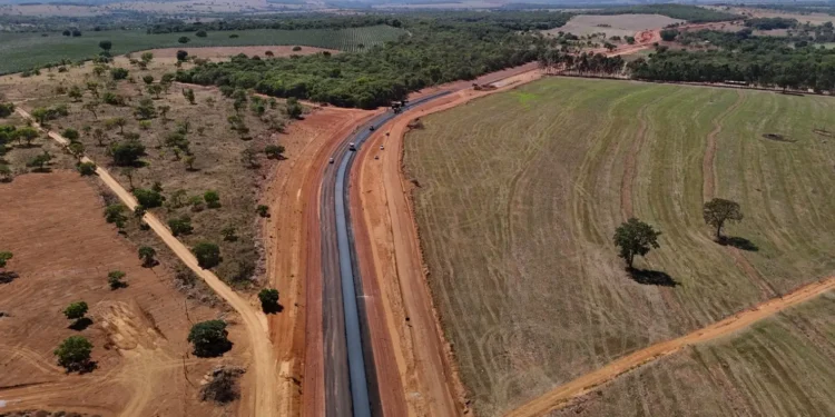governo-de-goias-inicia-aplicacao-de-asfalto-na-go-219