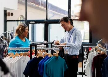 confianca-do-comercio-cai-pelo-quarto-mes-e-atinge-menor-nivel-desde-a-pandemia