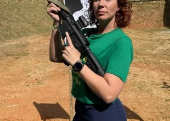 stf-confirma-condenacao-e-autoriza-prisao-de-carla-zambelli-por-perseguicao-armada