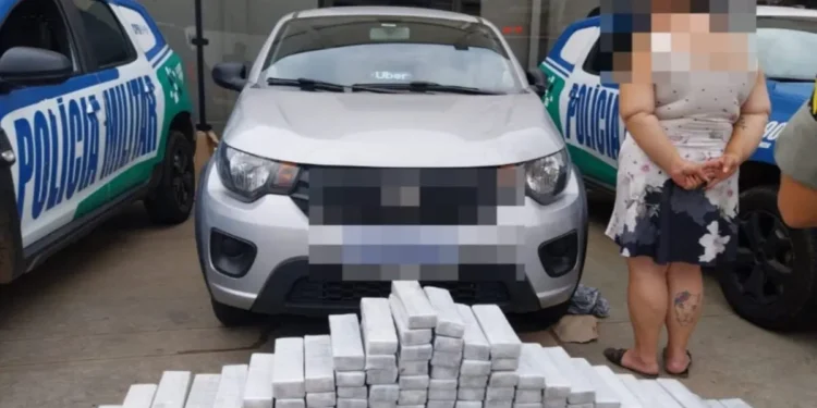 mulher-e-presa-com-180-tabletes-de-maconha-avaliados-em-r$-400-mil-em-aparecida-de-goiania