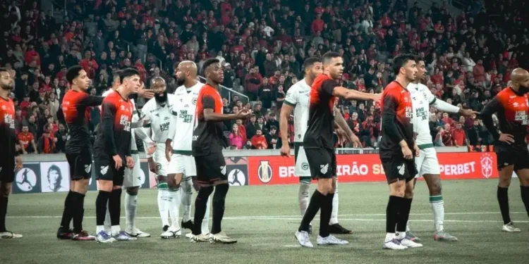 goias-e-athletico-pr-possuem-historico-equilibrado-ao-longo-de-52-jogos