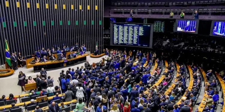 policial-penal-dispara-arma-por-acidente-na-camara-dos-deputados