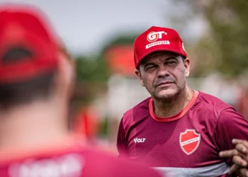 vila-nova-cumpre-tabela-da-serie-b-com-foco-em-2026