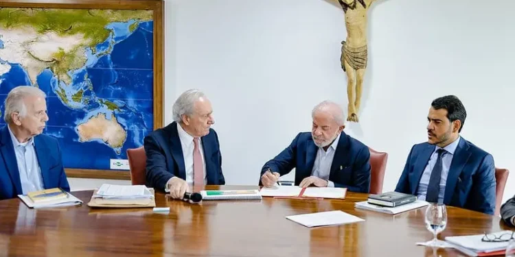 em-tentativa-de-encobrir-proposta-da-oposicao,-lula-lanca-pacote-antifaccao