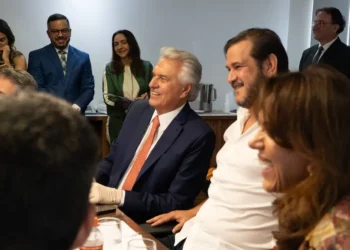 apos-almoco-com-caiado,-rueda-volta-a-defender-nome-do-goiano-ao-planalto