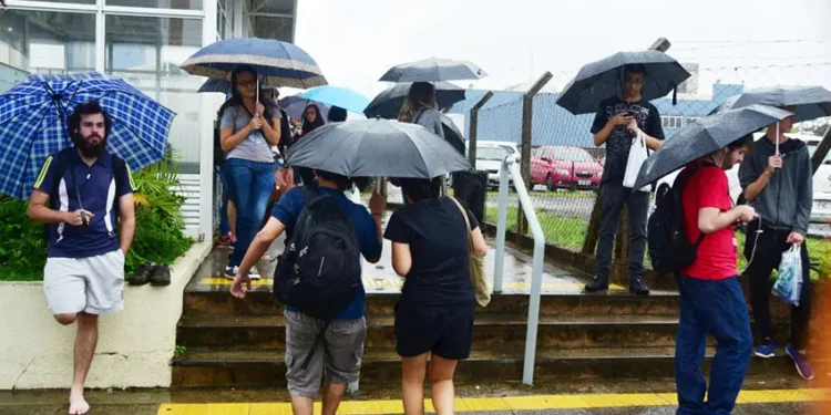 enem-2025:-previsao-indica-chuva-em-boa-parte-do-pais-no-primeiro-dia-de-prova