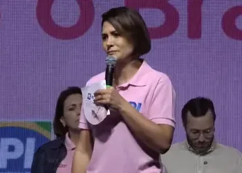 michelle-bolsonaro-afirma-que-jair-e-a-“unica-opcao-da-direita”-para-2026