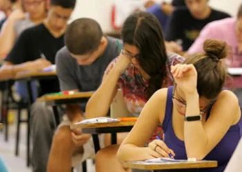 mais-de-4,8-milhoes-de-estudantes-iniciam-o-enem-2025-neste-domingo