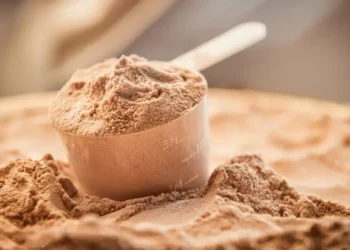 governo-faz-alerta-sobre-venda-de-whey-protein-falsificado-apos-casos-de-metanol-em-bebidas