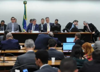 comissao-de-orcamento-aprovou-reajustes-salariais-e-nomeacao-para-policiais-do-df