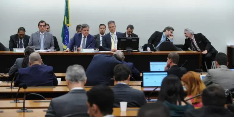 comissao-de-orcamento-aprovou-reajustes-salariais-e-nomeacao-para-policiais-do-df