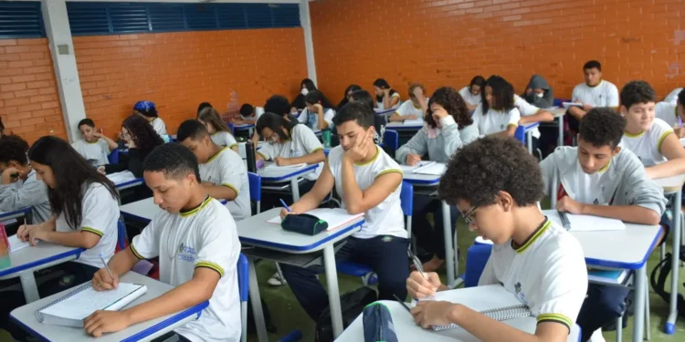 conectividade-avanca-nas-escolas-goianas,-mas-desafios-pedagogicos-persistem