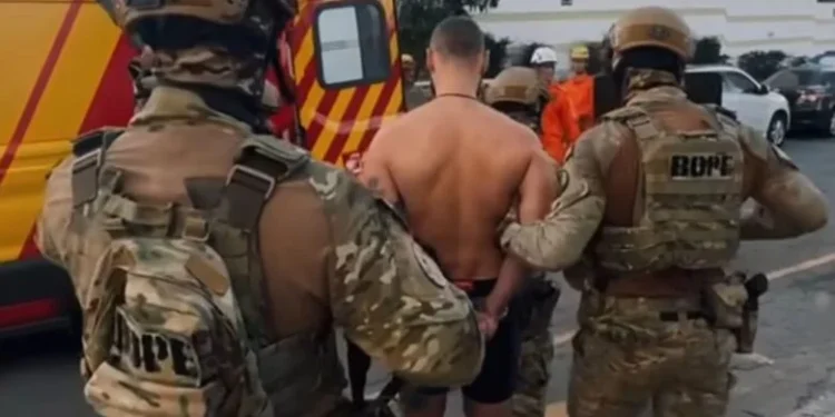 homem-em-surto-armado-mobiliza-operacao-do-bope-em-goiania