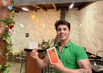 enfermeiro-de-anapolis-recebe-iphone-de-r$-10-mil-de-paciente-anonimo