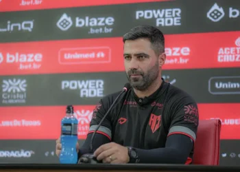 com-foco-em-2026,-atletico-go-acerta-volta-de-derek-e-mira-despedida-positiva-no-accioly