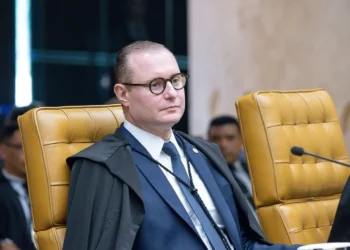 stf-forma-maioria-e-eduardo-bolsonaro-vira-reu