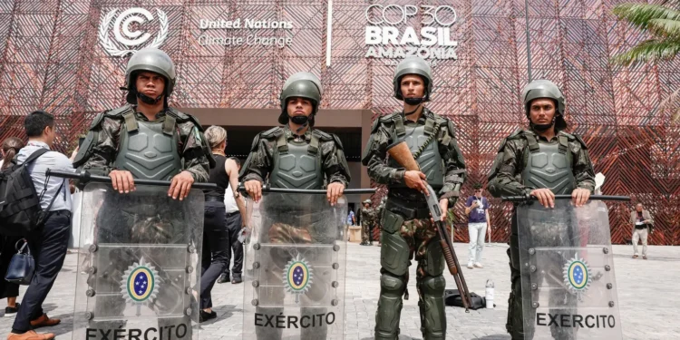 manifestacao-indigena-bloqueia-entrada-da-cop30-em-belem