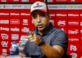 presidente-do-vila-nova-critica-punicao-a-bruno-henrique