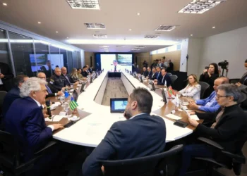 qual-o-intuito-de-bolsonaro-em-articular-visita-de-castro,-tarcisio-e-caiado