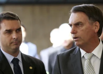 flavio-bolsonaro-avanca-como-pre-candidato-e-ofusca-tarcisio