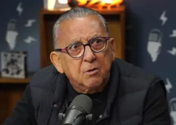 aos-75-anos,-galvao-bueno-e-internado-em-sao-paulo