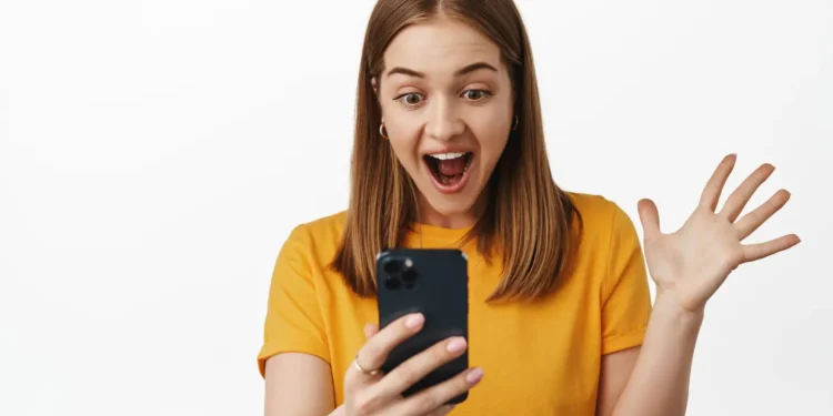 “parassocial”-e-eleita-como-a-palavra-do-ano-do-dicionario-de-cambridge