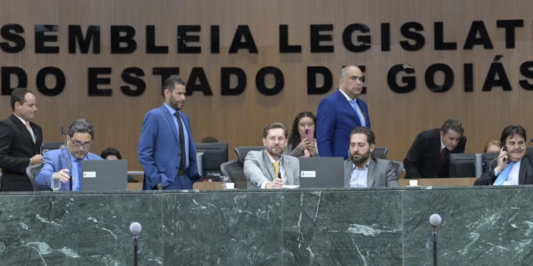 com-mais-comissionados-que-alesp,-alego-e-maquina-de-autopromocao-dos-deputados