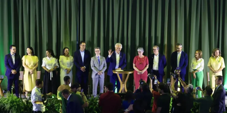 caiado-entrega-premio-ze-gotinha-do-cerrado-e-lanca-programa-respira-goias-em-goiania