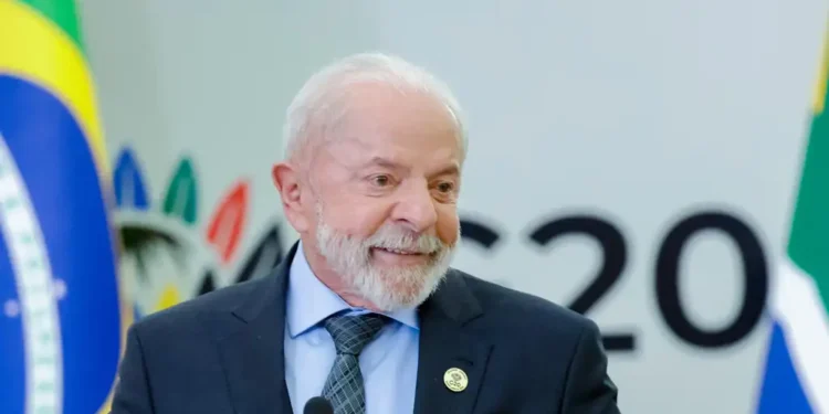 na-africa-do-sul,-lula-diz-que-bolsonaro-devera-cumprir-pena-decidida-pelo-stf