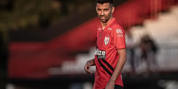 apos-mais-de-1-ano-fora,-jorginho-volta-a-ficar-disponivel-no-dragao