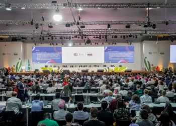 cop30-encerra-debates-em-belem-com-pacote-climatico-historico-aprovado-por-195-paises
