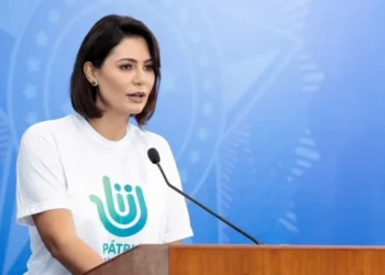 michelle-visita-bolsonaro-na-sede-da-pf-em-brasilia