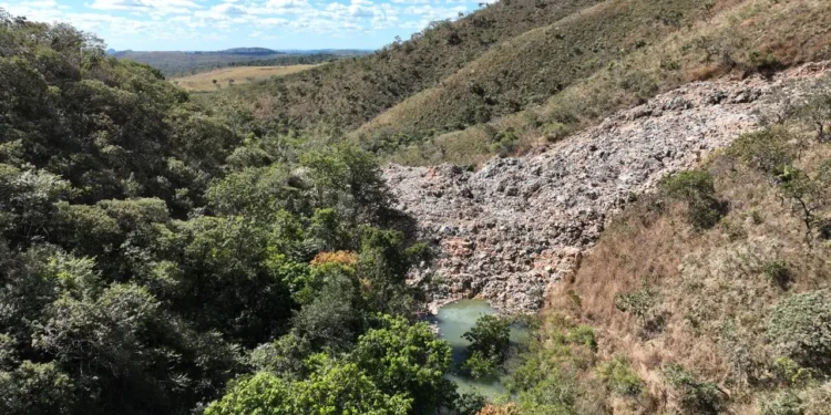 novo-deslizamento-em-aterro-de-padre-bernardo-volta-a-atingir-corrego-ja-contaminado