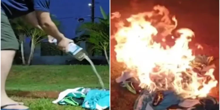 torcedor-do-goias-poe-fogo-em-colecao-de-quase-50-anos-apos-clube-perder-acesso