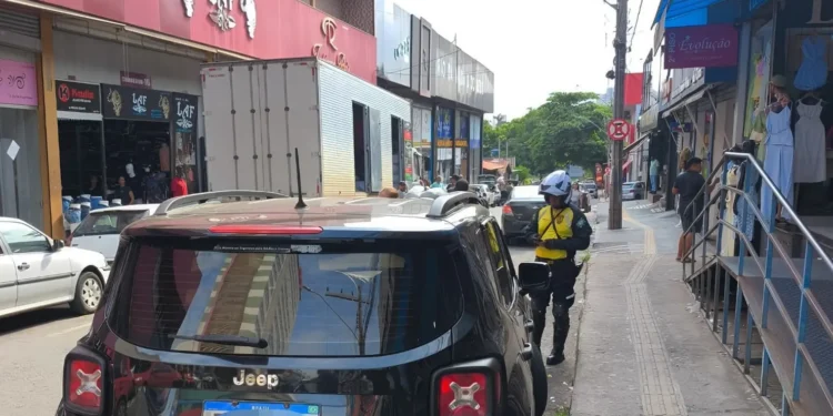 goiania-inicia-operacao-boas-compras-na-regiao-da-44-para-organizar-transito-no-fim-de-ano