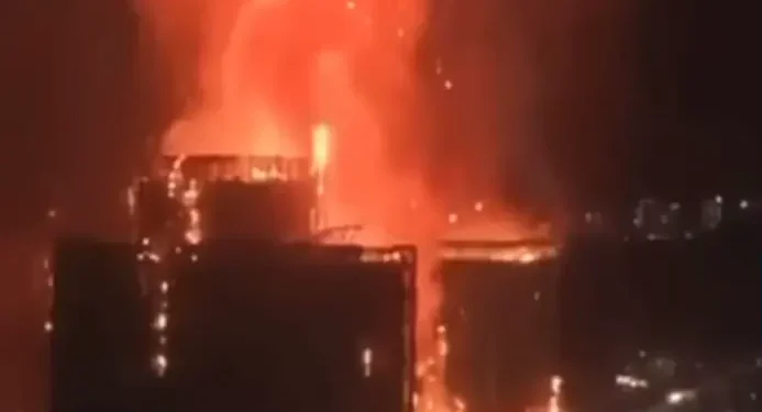 incendio-atinge-complexo-em-hong-kong-e-deixa-13-mortos-e-feridos