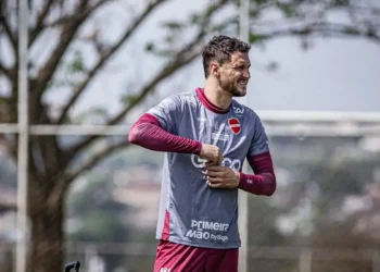 vila-nova-confirma-14-saidas