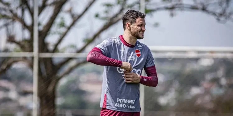 vila-nova-confirma-14-saidas