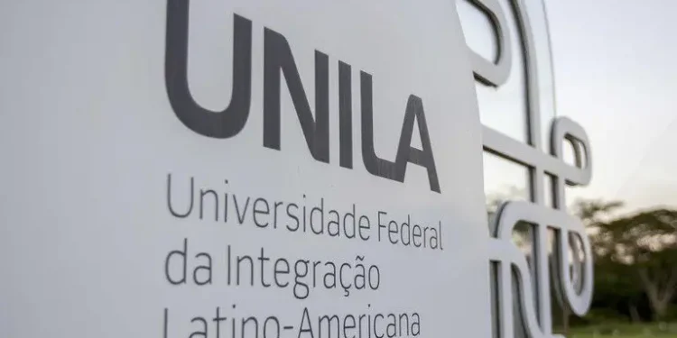 unila-abre-concurso-para-professores-com-salarios-de-r$-13,2-mil