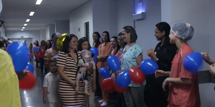 bebe-recebe-alta-apos-407-dias-de-internacao-no-hecad-em-goiania
