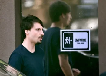 jair-renan-relata-fragilidade-de-bolsonaro-durante-visita-na-pf